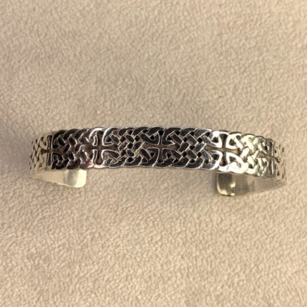 Sterling silver / Celtic design - stamped 925